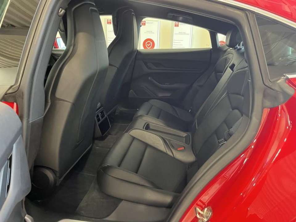 Porsche Taycan - Imagem 11