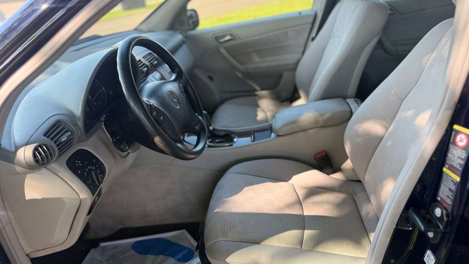 Mercedes-Benz C 230 - Imagem 7