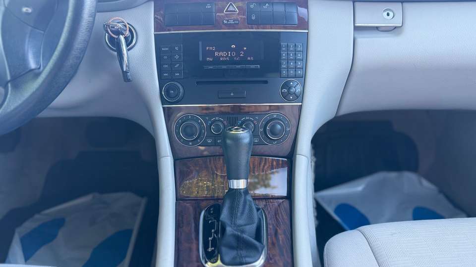 Mercedes-Benz C 230 - Imagem 13