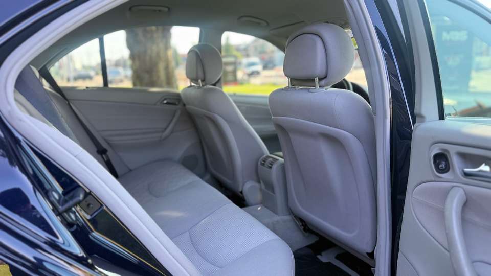 Mercedes-Benz C 230 - Imagem 14