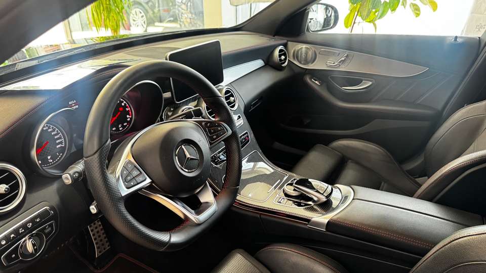 Mercedes-Benz C 43 AMG - Imagem 12