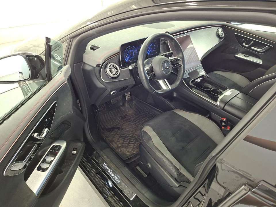 Mercedes-Benz EQE 300 - Imagem 6