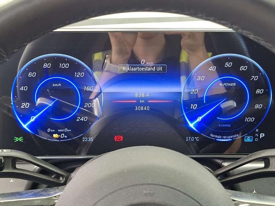Mercedes-Benz EQE 300 - Imagem 7