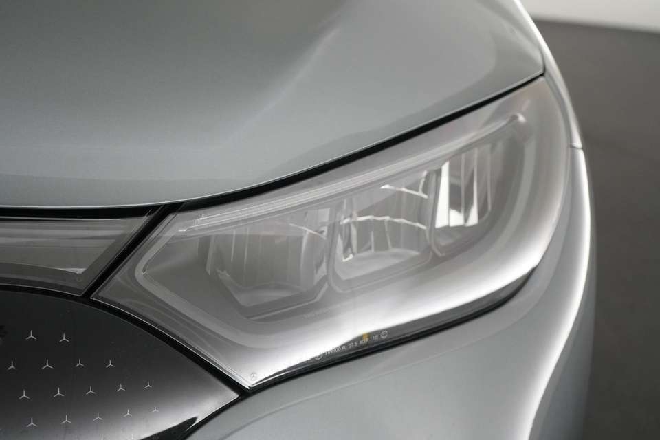 Mercedes-Benz EQE SUV - Imagem 11
