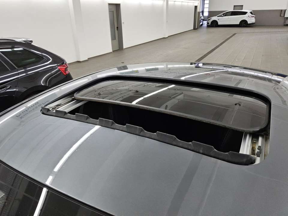 Mercedes-Benz CLS 300 - Imagem 12
