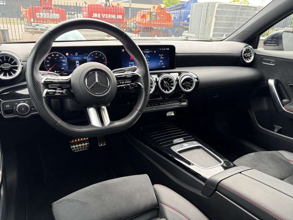 Mercedes-Benz A 180 - Imagem 14