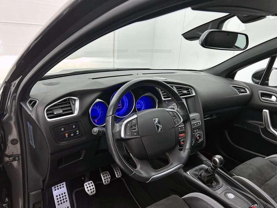 DS Automobiles DS 4 - Imagem 11