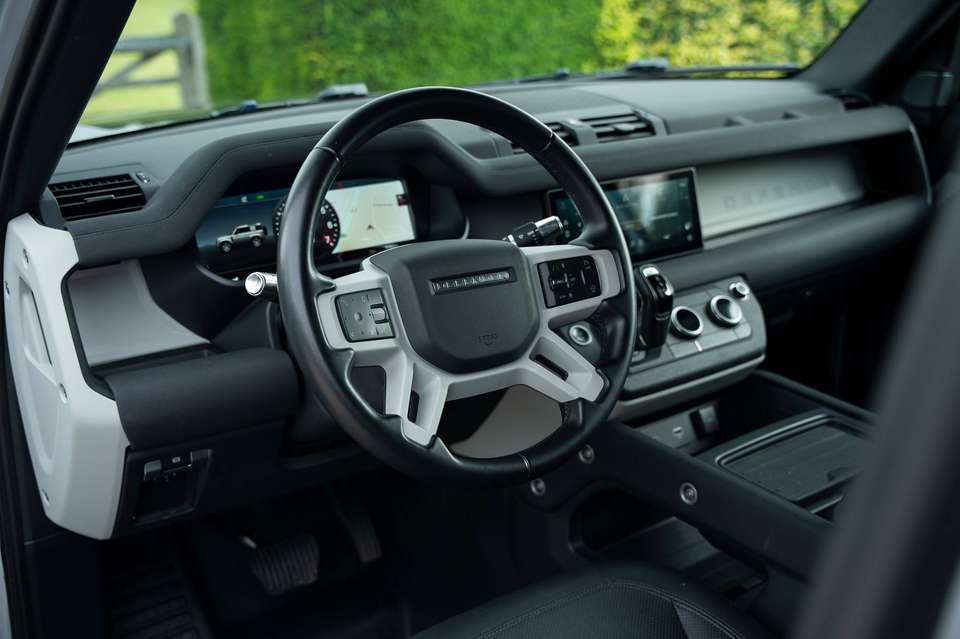 Land Rover Defender - Imagem 15