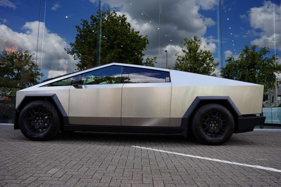 Tesla Cybertruck - Imagem 1
