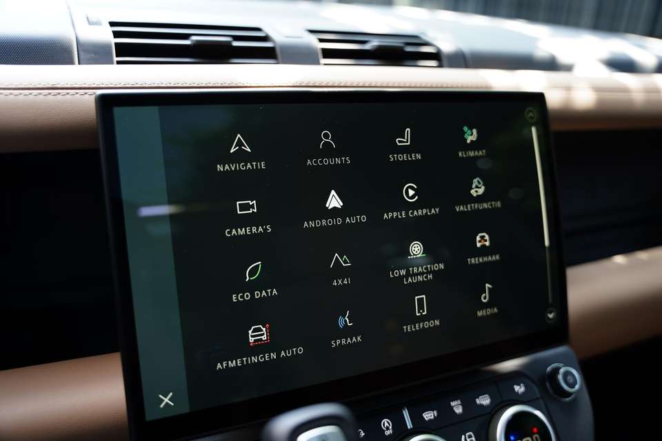 Land Rover Defender - Imagem 12