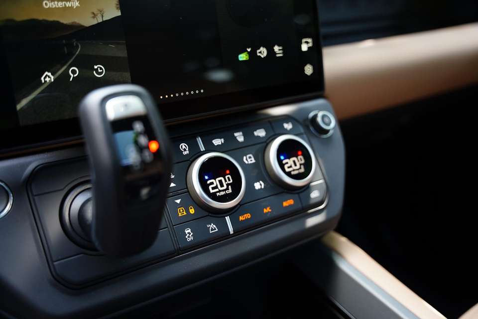 Land Rover Defender - Imagem 16