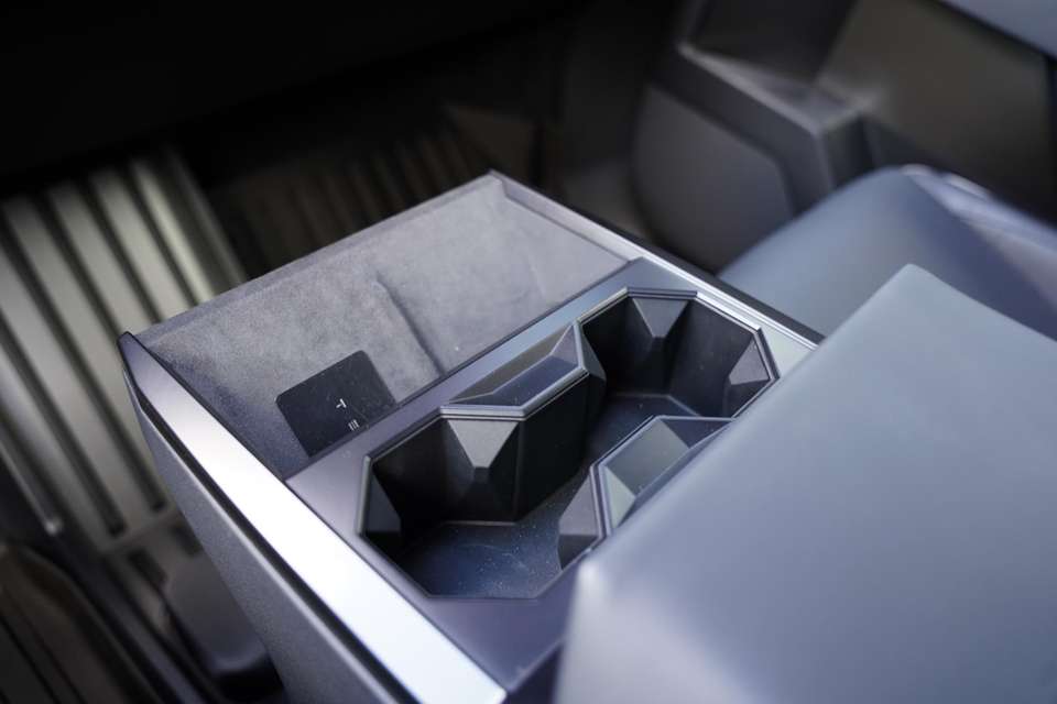 Tesla Cybertruck - Imagem 19