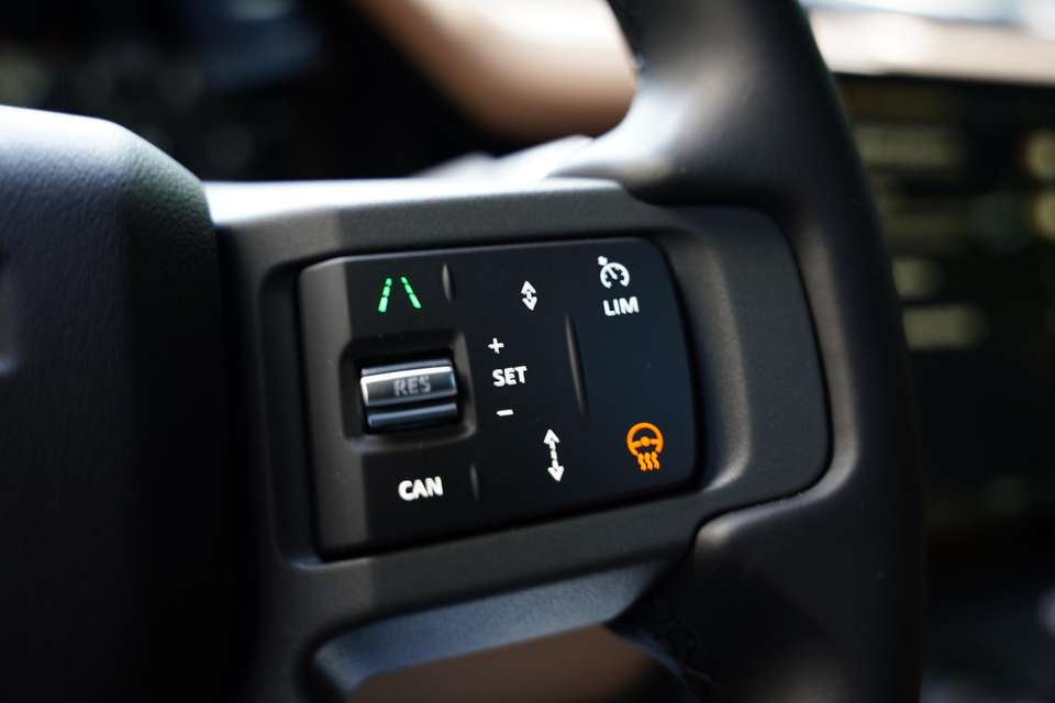 Land Rover Defender - Imagem 18