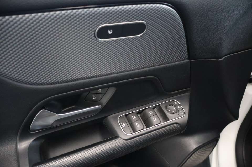 Mercedes-Benz GLA 200 - Imagem 14