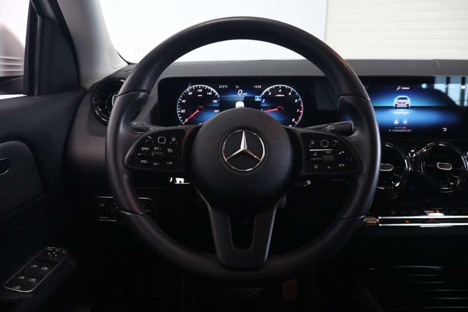 Mercedes-Benz GLA 200 - Imagem 17