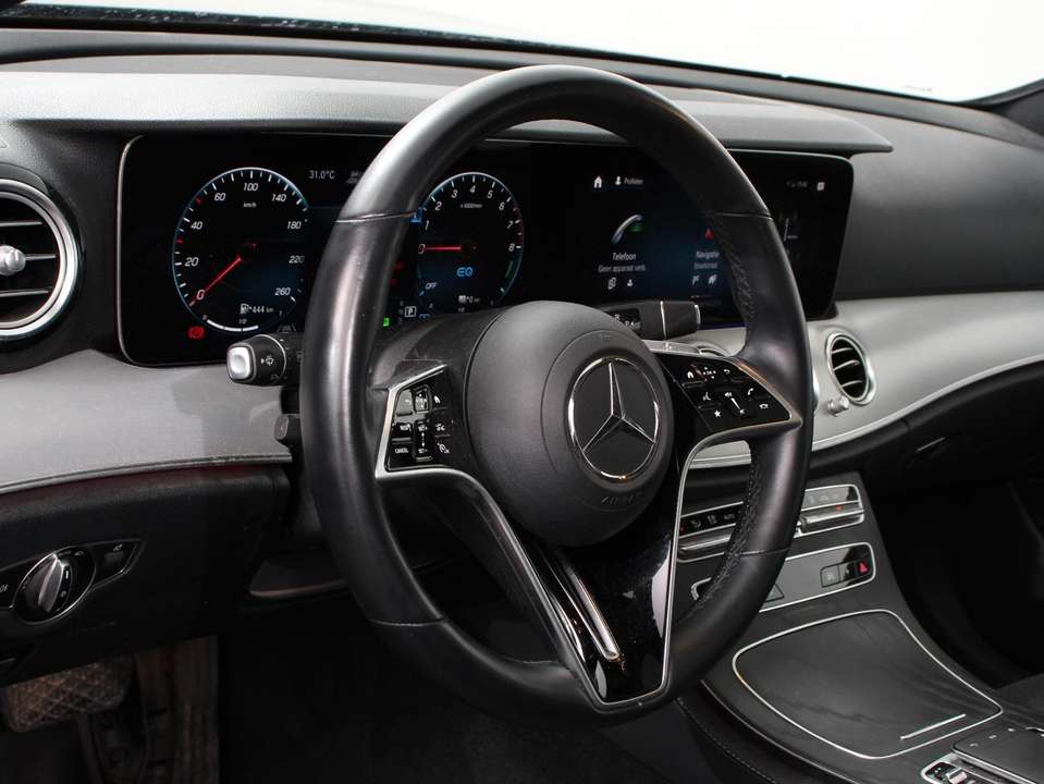 Mercedes-Benz E 300 - Imagem 2