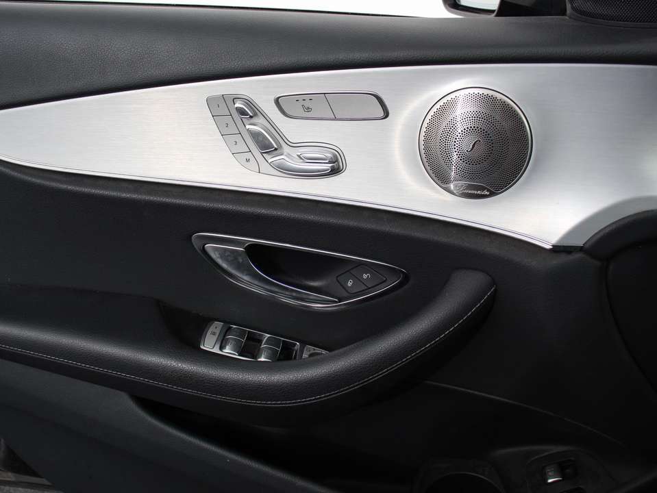 Mercedes-Benz E 300 - Imagem 11