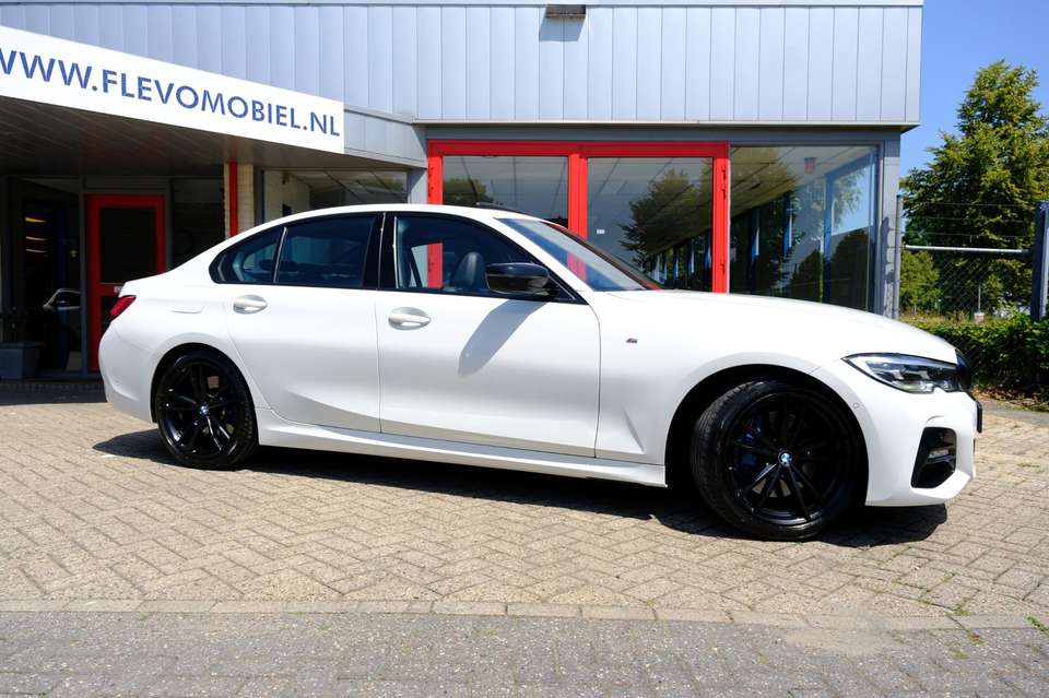 BMW 330 - Imagem 4