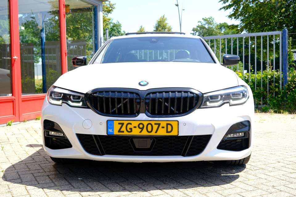 BMW 330 - Imagem 7