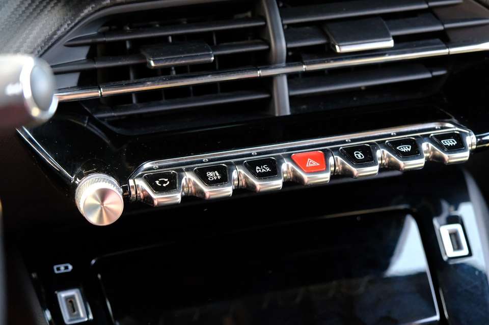Peugeot e-2008 - Imagem 14