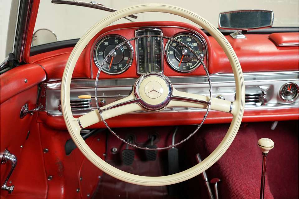 Mercedes-Benz SL 300 - Imagem 13