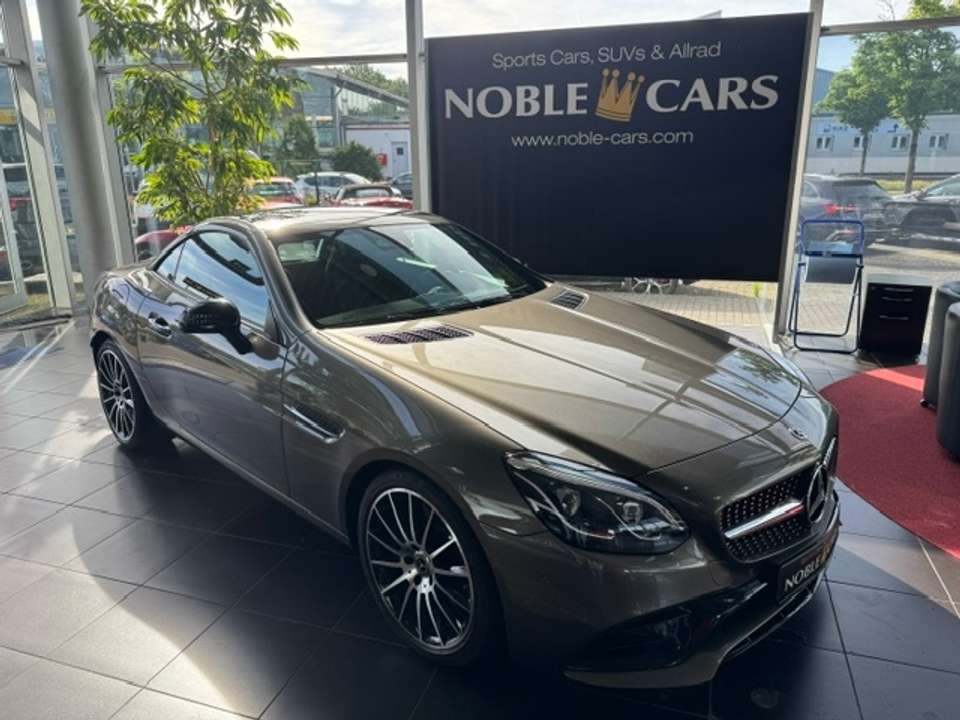 Mercedes-Benz SLC 300 - Imagem 1