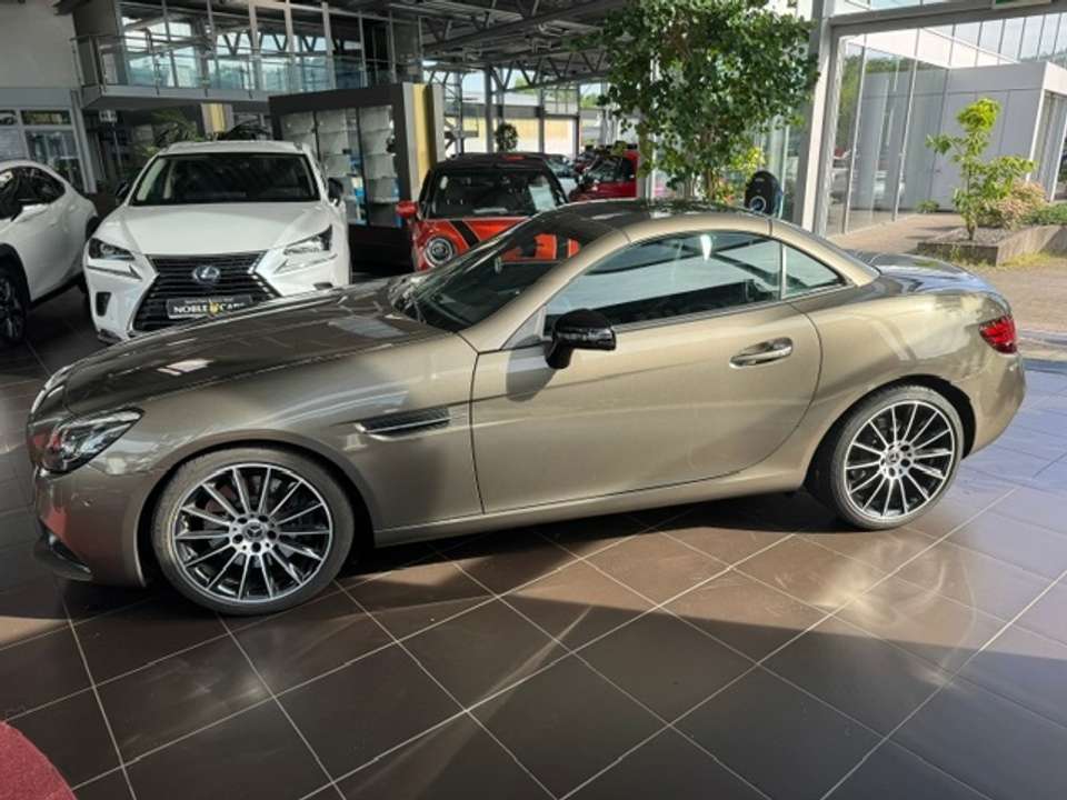 Mercedes-Benz SLC 300 - Imagem 5