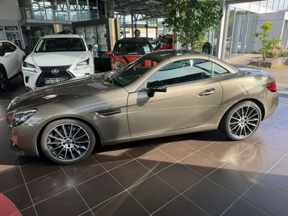 Mercedes-Benz SLC 300 - Imagem 6