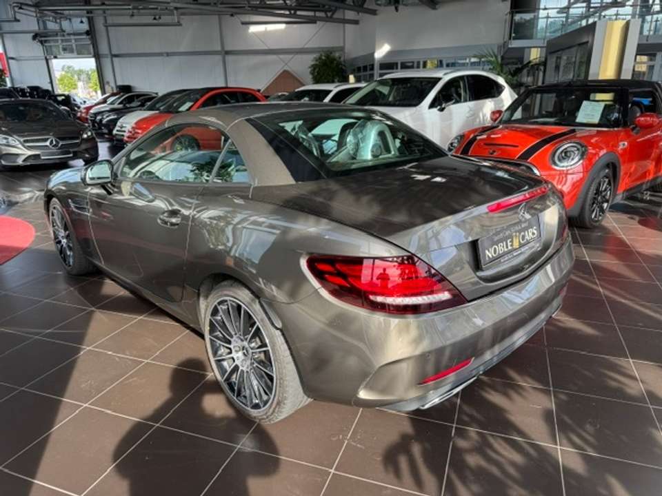 Mercedes-Benz SLC 300 - Imagem 7
