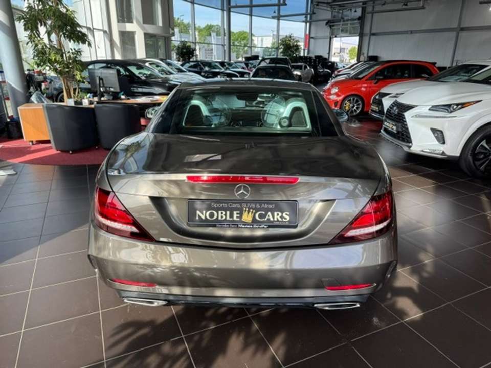 Mercedes-Benz SLC 300 - Imagem 8