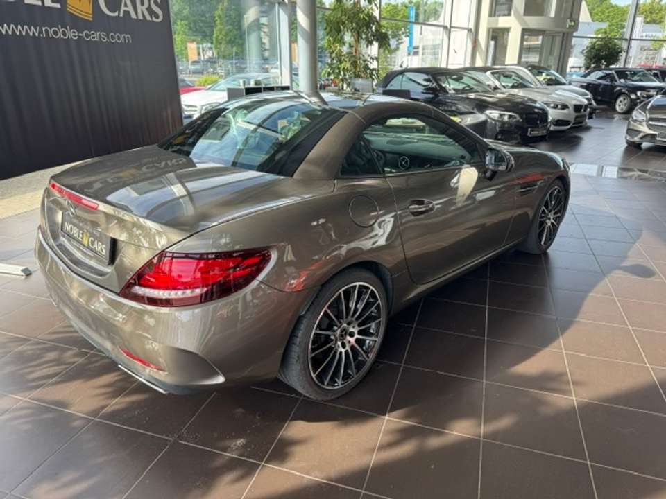 Mercedes-Benz SLC 300 - Imagem 9