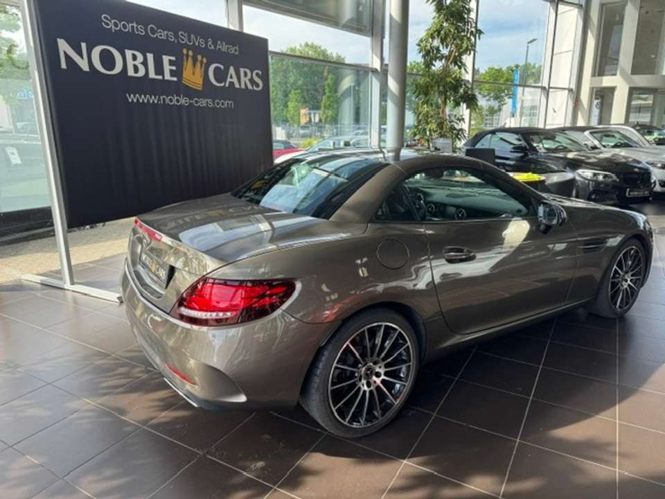Mercedes-Benz SLC 300 - Imagem 10
