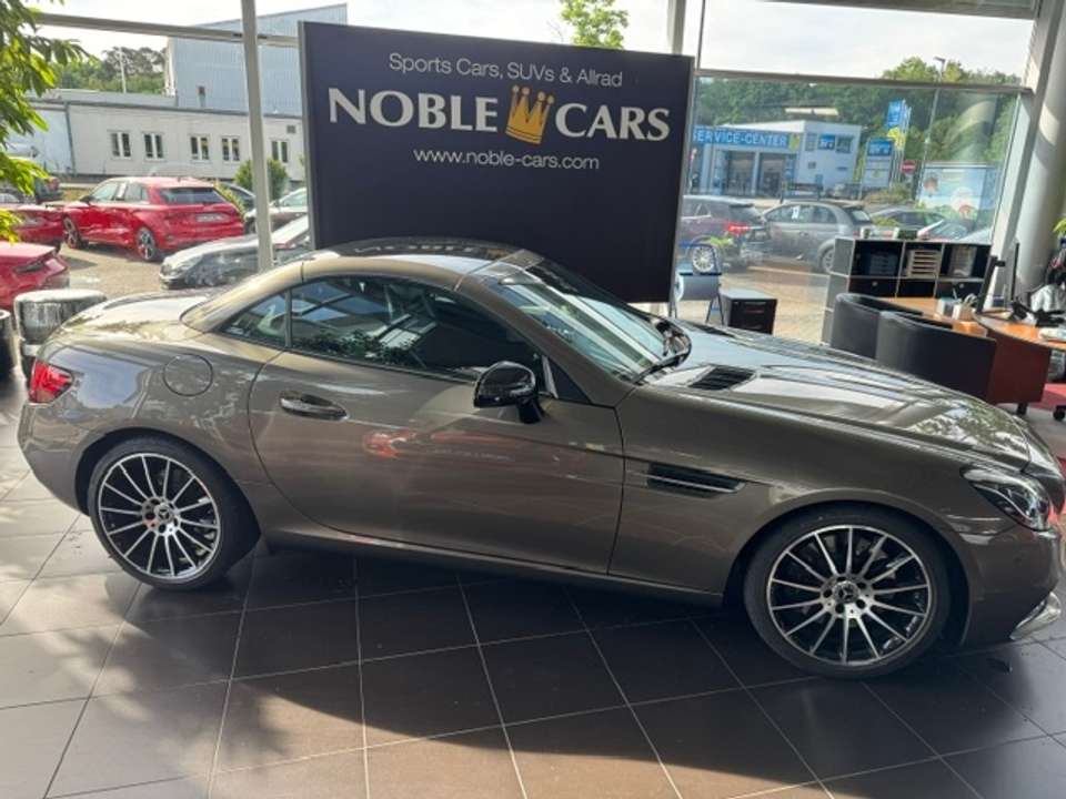 Mercedes-Benz SLC 300 - Imagem 11
