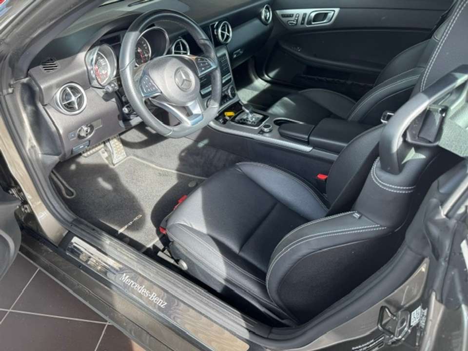 Mercedes-Benz SLC 300 - Imagem 13