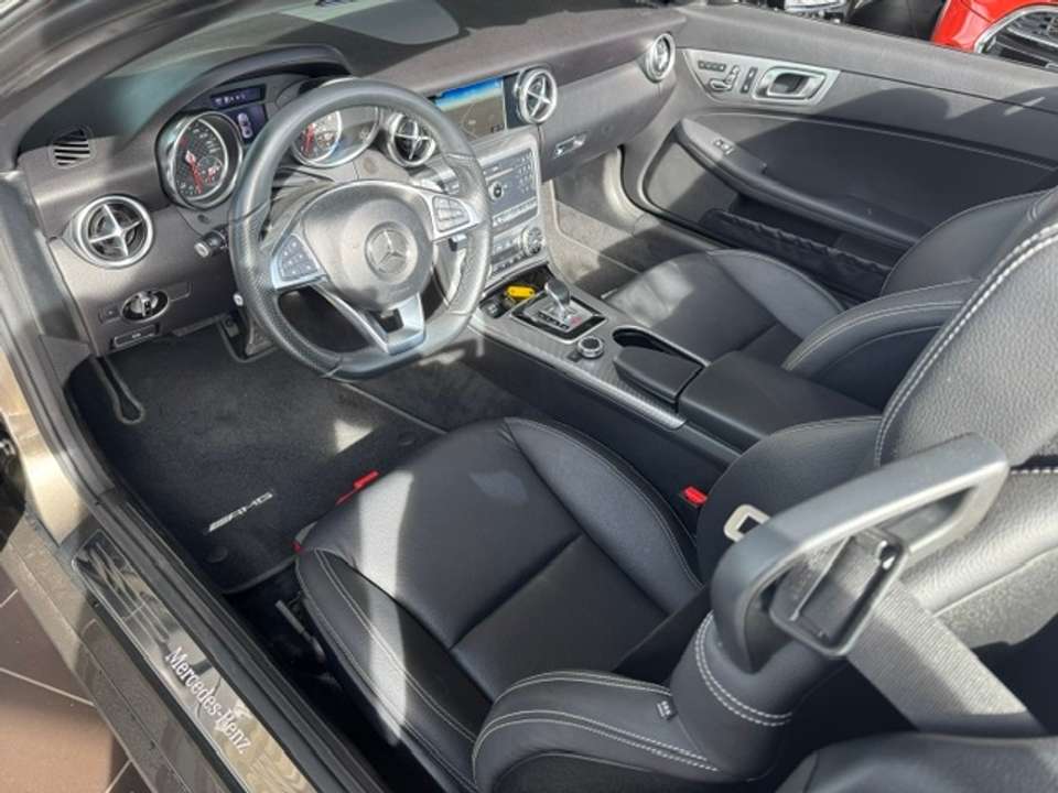 Mercedes-Benz SLC 300 - Imagem 14