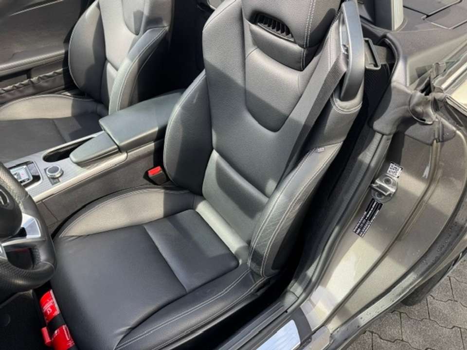 Mercedes-Benz SLC 300 - Imagem 15