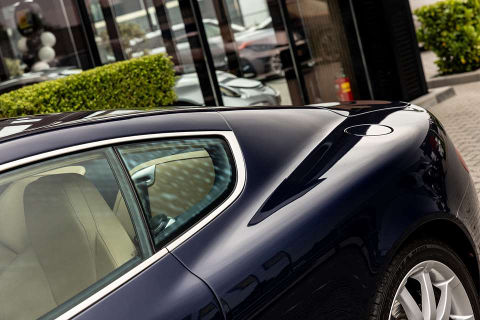 Aston Martin DB9 - Imagem 6