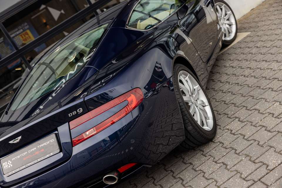 Aston Martin DB9 - Imagem 10