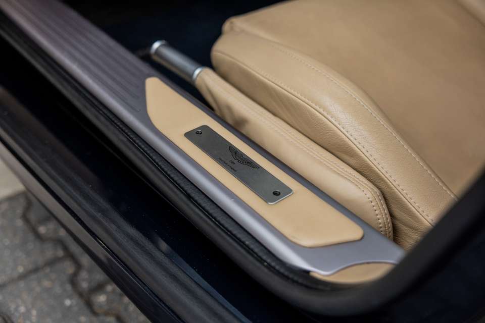 Aston Martin DB9 - Imagem 15