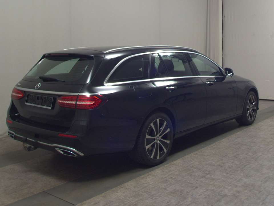 Mercedes-Benz E 300 - Imagem 4