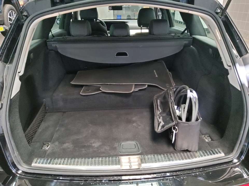 Mercedes-Benz E 300 - Imagem 12