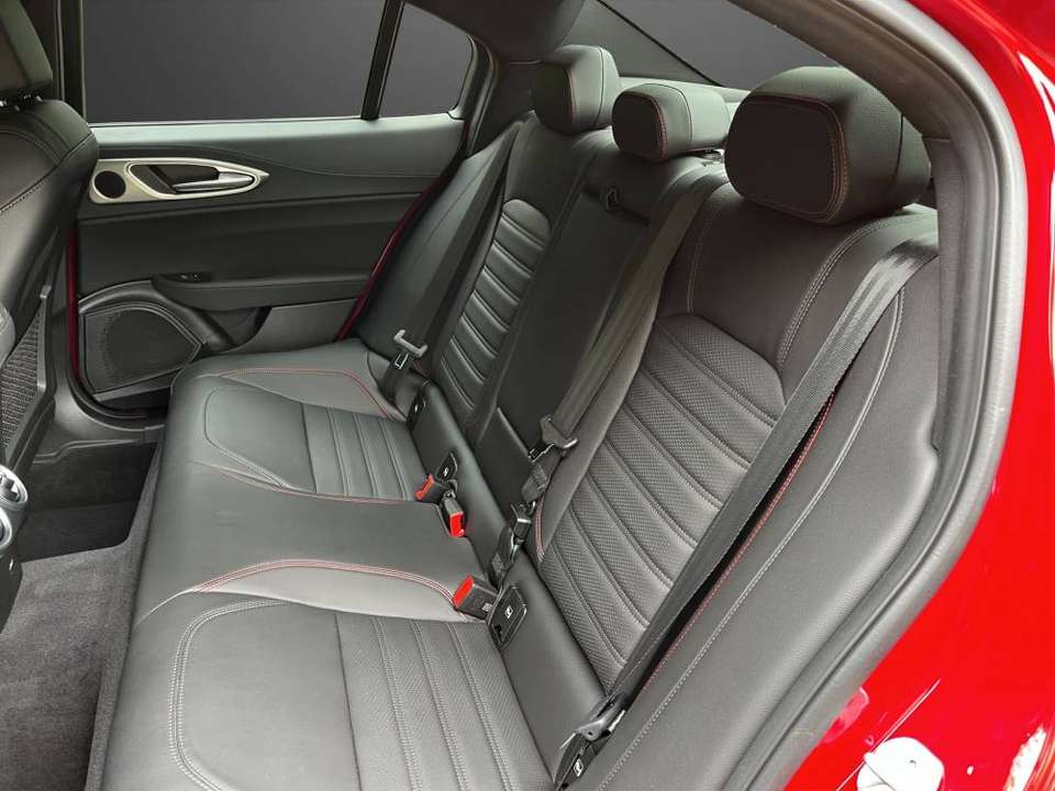 Alfa Romeo Giulia - Imagem 12
