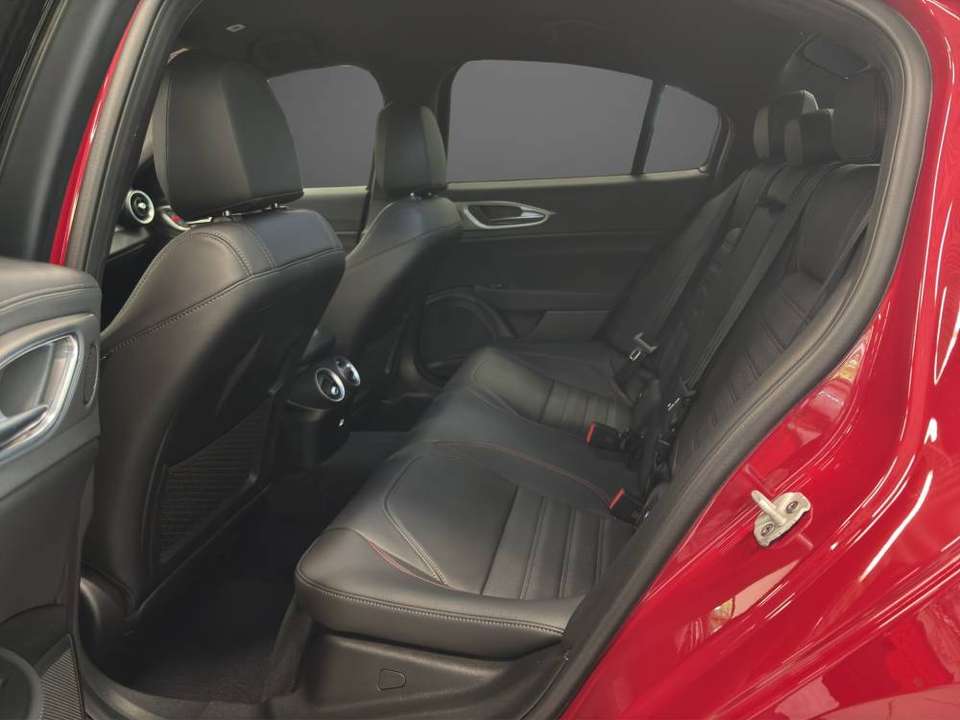 Alfa Romeo Giulia - Imagem 12