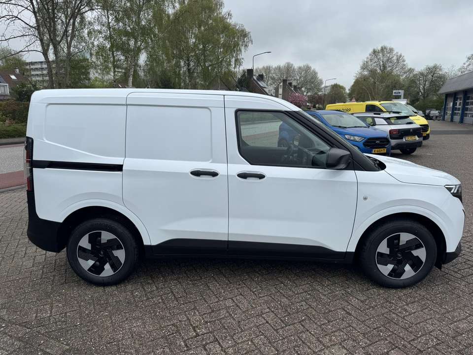 Ford Transit Courier - Imagem 8
