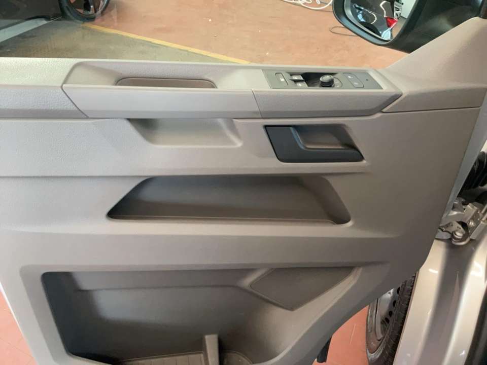 Volkswagen T6.1 Transporter - Imagem 11