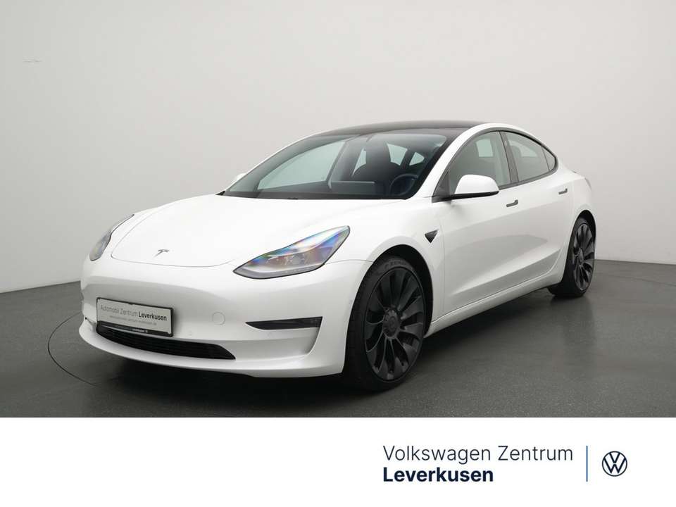 Tesla Model 3 - Imagem 1