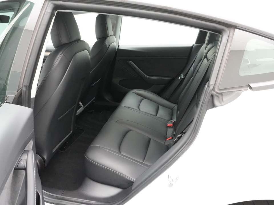 Tesla Model 3 - Imagem 12