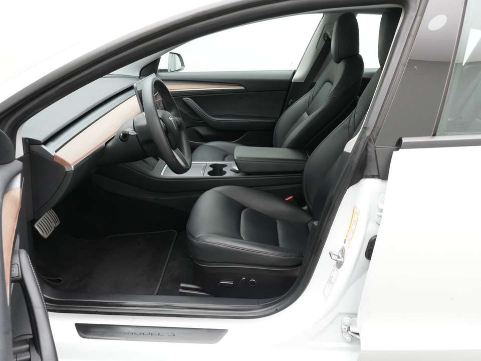 Tesla Model 3 - Imagem 10
