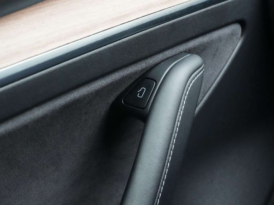 Tesla Model 3 - Imagem 11