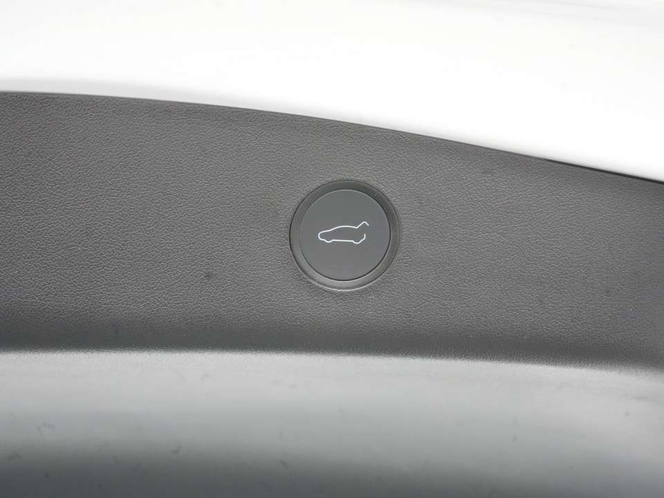Tesla Model 3 - Imagem 13